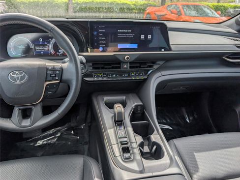 Used 2023 Toyota Crown Limited w/ Advanced Technology Package image 17