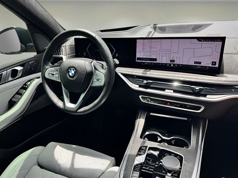 Used 2025 BMW X7 xDrive40i w/ Premium Package AWD/4WD image 7