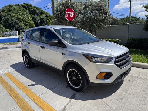 Used 2019 Ford Escape S image 3