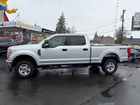 Used 2017 Ford F250 XLT w/ FX4 Off-Road Package image 3