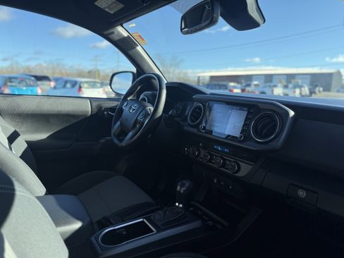 Used 2022 Toyota Tacoma TRD Sport image 37