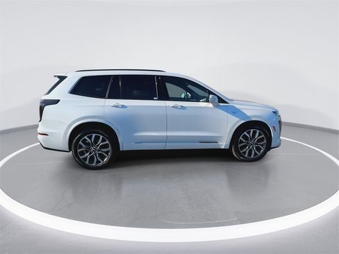 Used 2024 Cadillac XT6 Sport image 9
