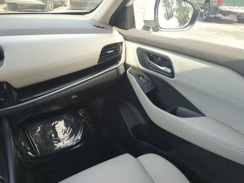 Certified 2025 Nissan Rogue SL w/ Tech Package AWD/4WD image 17