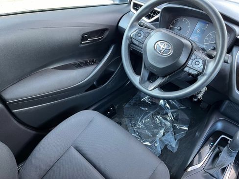 Used 2025 Toyota Corolla LE FWD image 39