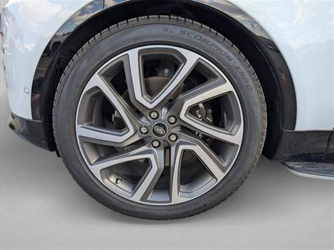 Used 2025 Land Rover Discovery Metropolitan Edition AWD/4WD image 26
