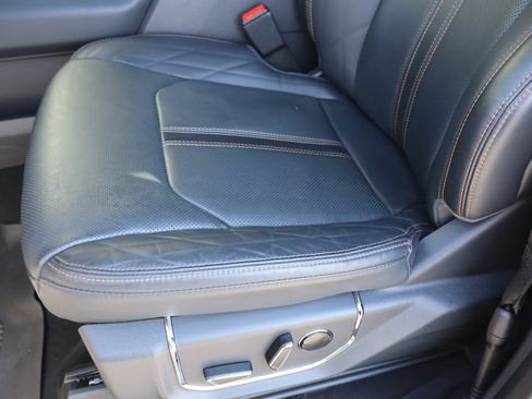 Used 2024 Ford Expedition Platinum image 19