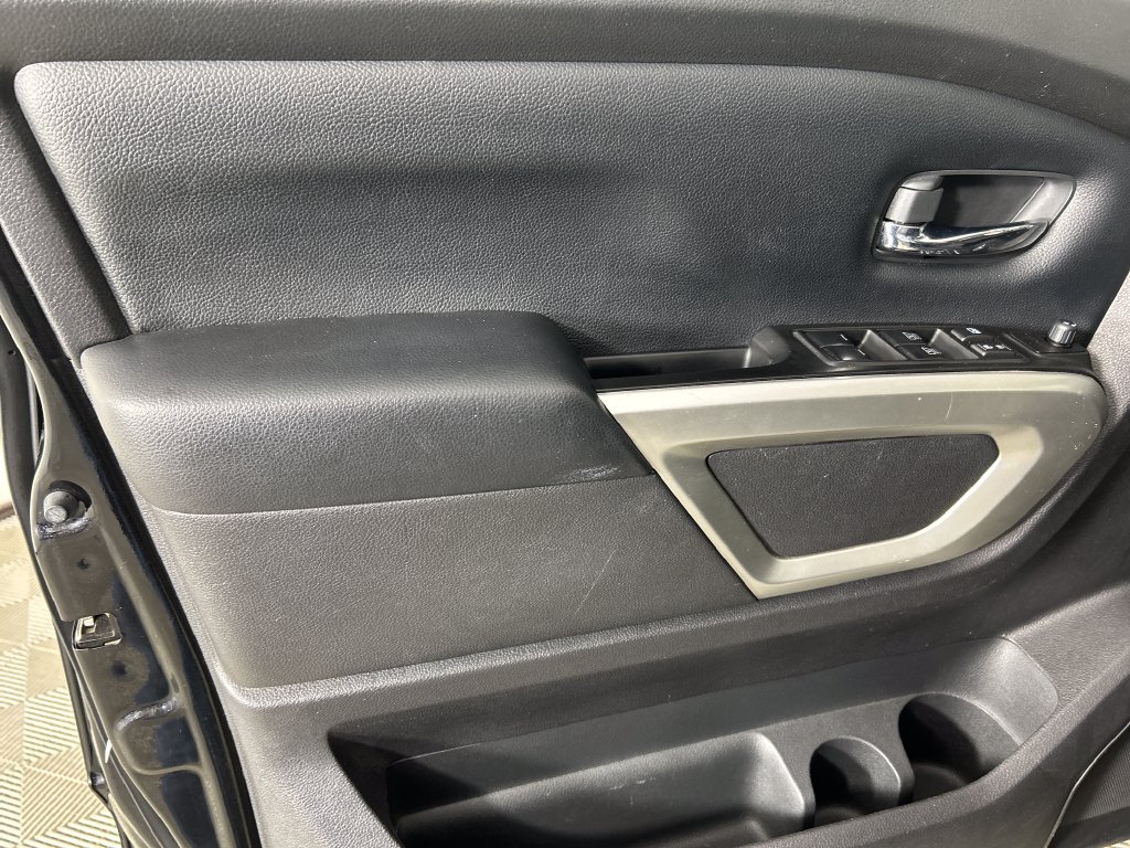 Used 2023 Nissan Titan SV AWD/4WD image 12