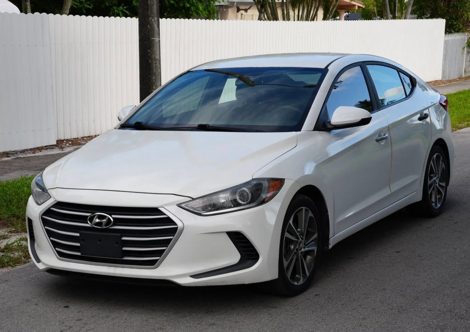 Used 2017 Hyundai Elantra SE FWD image 4
