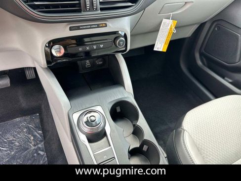 New 2025 Ford Escape SE w/ Class II Trailer Tow Package image 31