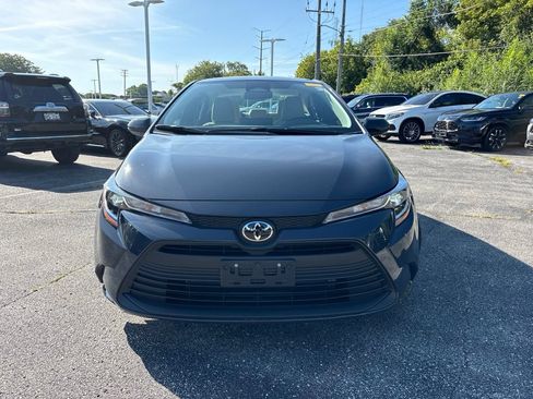 Used 2025 Toyota Corolla LE w/ LE Premium Package FWD image 2
