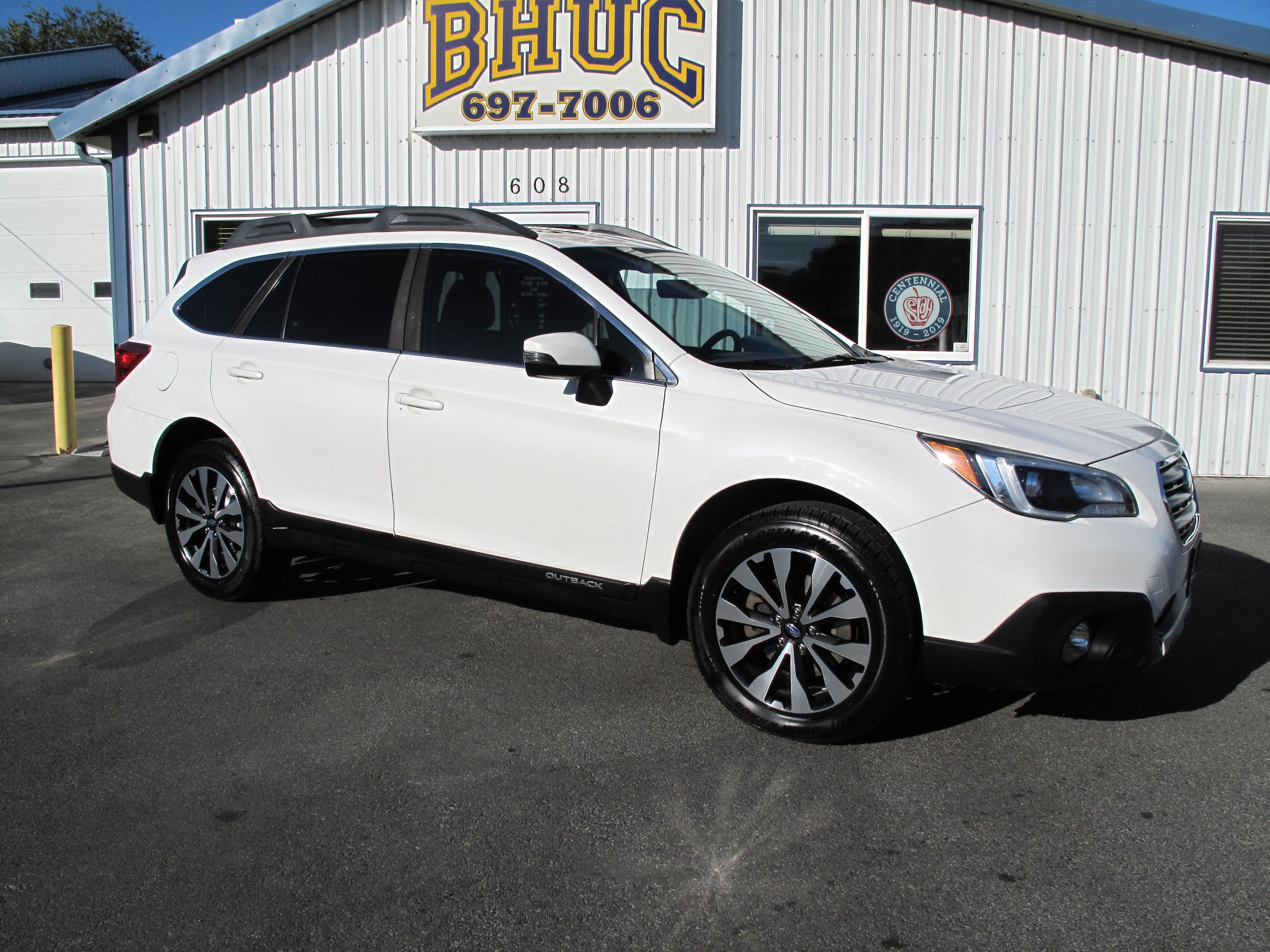 Used 2017 Subaru Outback 2.5i Limited AWD/4WD image 1