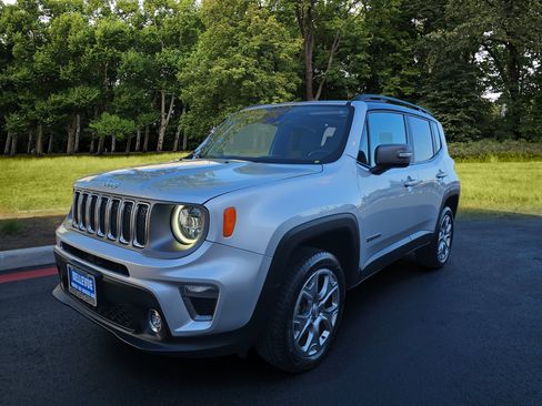 Used 2019 Jeep Renegade Limited w/ UConnect 8.4 Nav Group AWD/4WD image 3