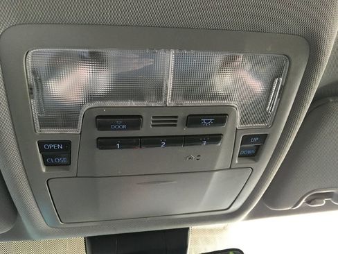 Used 2017 Toyota Highlander SE AWD/4WD image 15