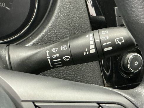 Used 2021 Nissan Rogue Sport S image 14