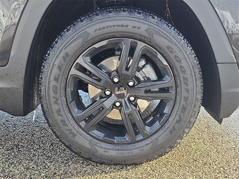 Used 2024 GMC Terrain AT4 w/ Infotainment Package II image 34