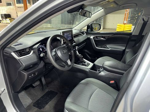 Used 2025 Toyota RAV4 XLE AWD/4WD image 28