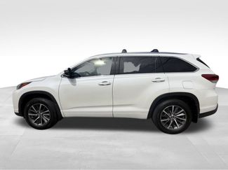 Used 2018 Toyota Highlander XLE AWD/4WD video 2