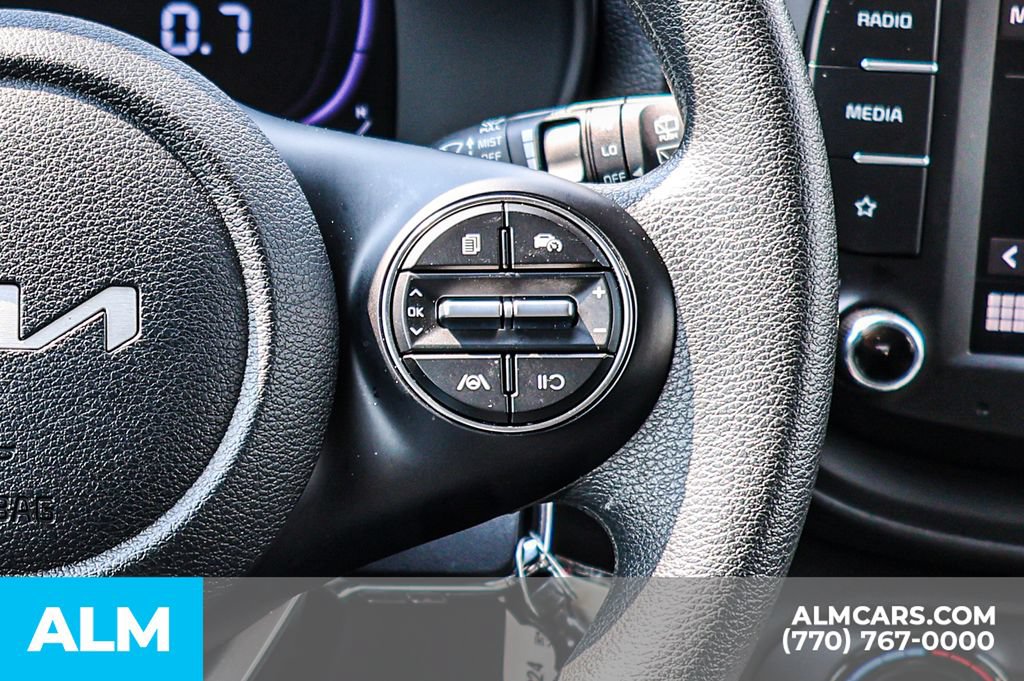 Used 2025 Kia Soul LX w/ LX Technology Package FWD image 34