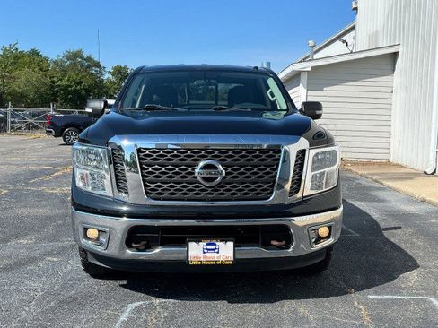 Used 2018 Nissan Titan SV image 2