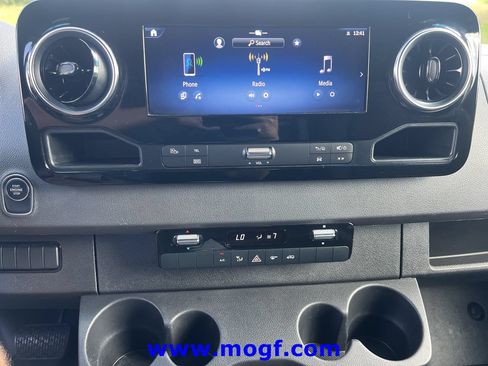 Used 2025 Mercedes-Benz Sprinter 2500 image 7