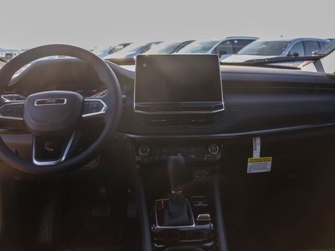 New 2026 Jeep Compass Latitude image 13