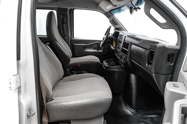 Used 2018 Chevrolet Express 2500 LT w/ LT Preferred Equipment Group RWD image 27
