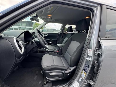 Certified 2025 Kia Soul LX w/ LX Technology Package FWD image 14