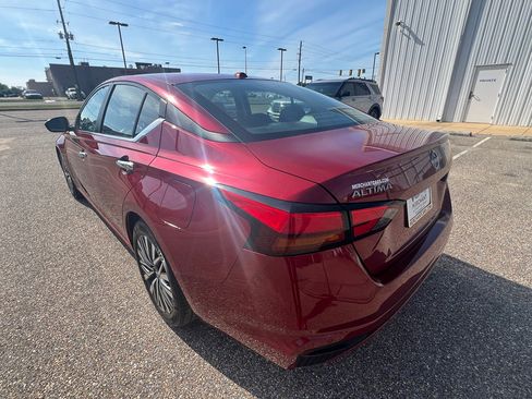 Used 2025 Nissan Altima 2.5 SV FWD image 7