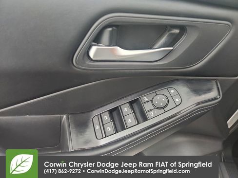 Used 2025 Nissan Rogue SV image 21