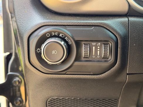 Certified 2018 Jeep Wrangler Sport AWD/4WD image 28