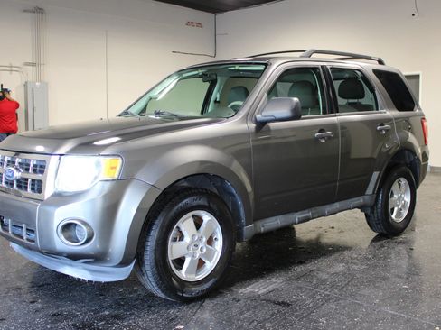 Used 2011 Ford Escape XLS w/ 101A Rapid Spec Order Code FWD image 6