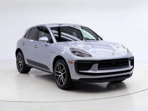 Certified 2024 Porsche Macan AWD/4WD image 9