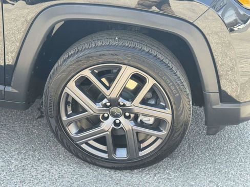 Used 2025 Jeep Compass Limited w/ Sun & Sound Group AWD/4WD image 9