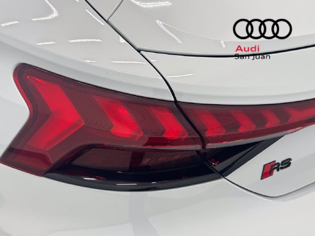 Used 2022 Audi RS e-tron GT w/ Carbon Performance Package AWD/4WD image 13