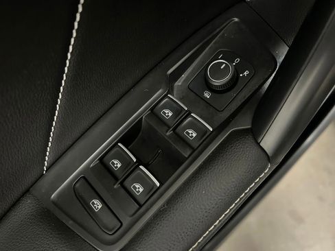 Used 2023 Volkswagen Tiguan SE R-Line image 14