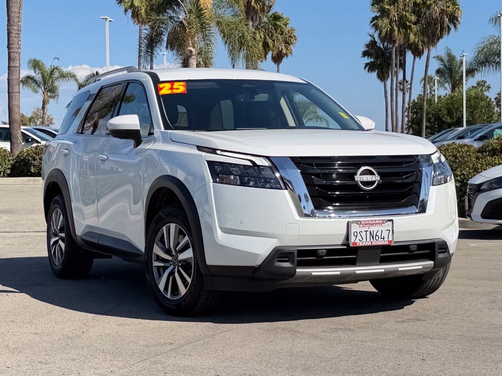 Certified 2025 Nissan Pathfinder SL FWD image 2