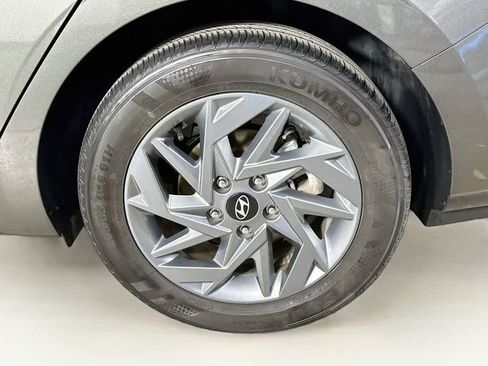 Used 2024 Hyundai Elantra SEL FWD image 8