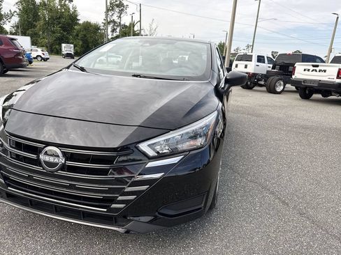 Used 2025 Nissan Versa S w/ Trunk Package FWD image 11