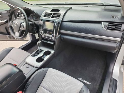 Used 2014 Toyota Camry SE FWD image 30