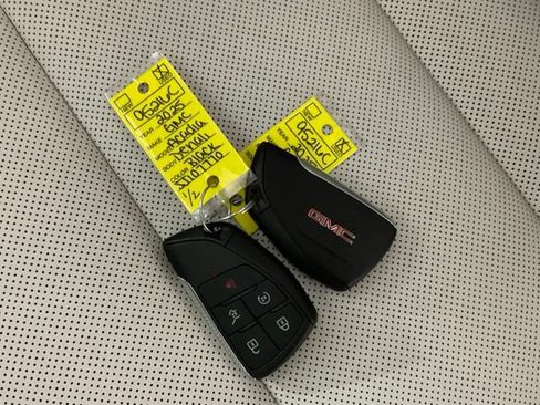 Used 2025 GMC Acadia Denali w/ Super Cruise Package FWD image 46