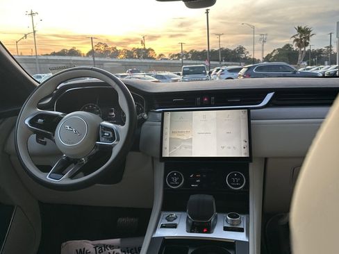 Used 2026 Jaguar F-PACE R-Dynamic S image 12