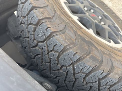 Certified 2024 Toyota Tacoma TRD Off-Road w/ TRD Off Road Upgrade Package AWD/4WD image 7