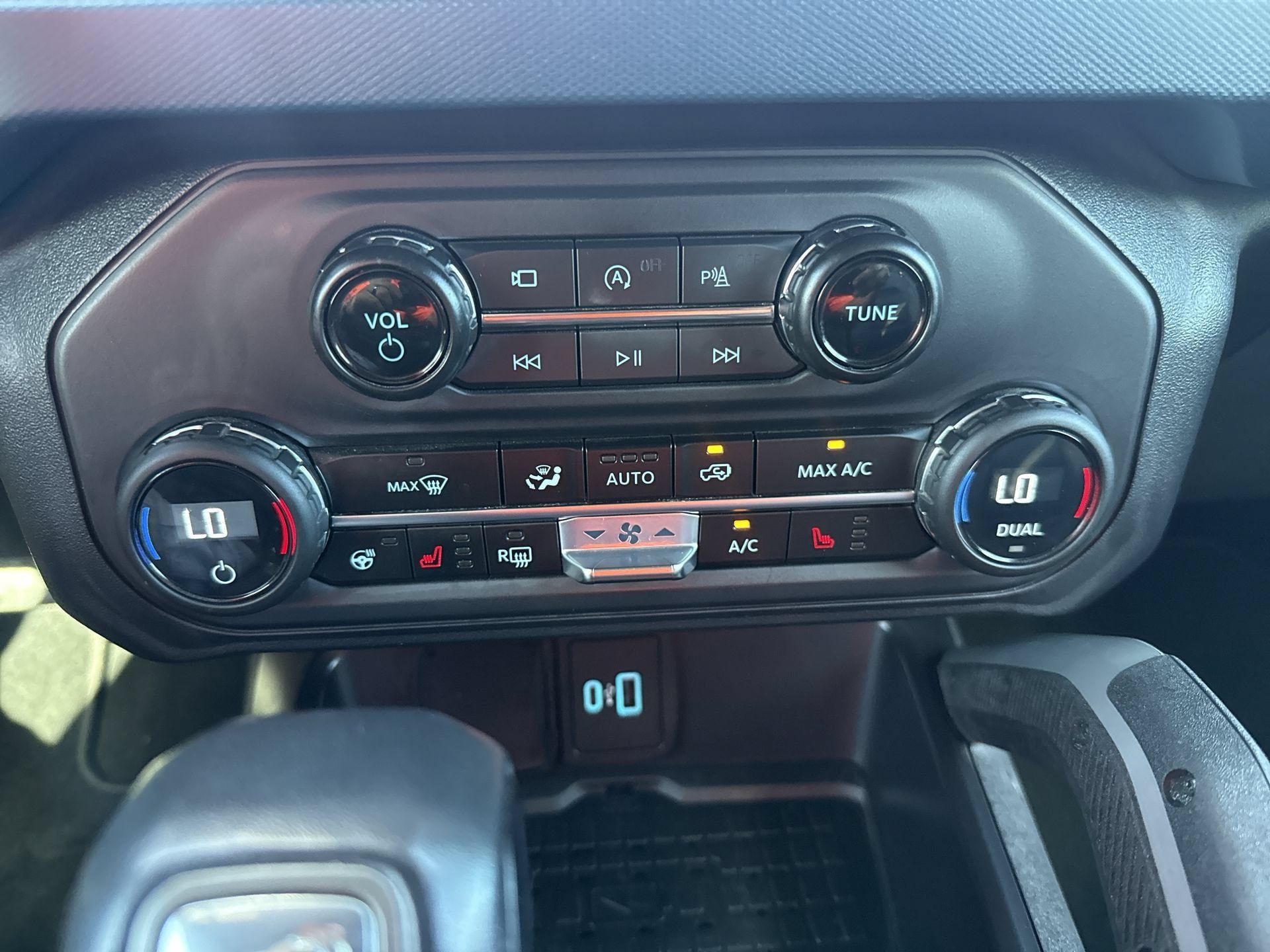 Used 2024 Ford Bronco Outer Banks AWD/4WD image 16