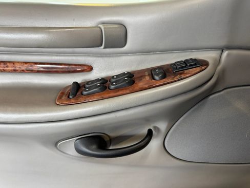 Used 2000 Lincoln Navigator 2WD image 12