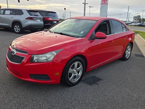 Used 2014 Chevrolet Cruze LT w/ Technology Package FWD image 3