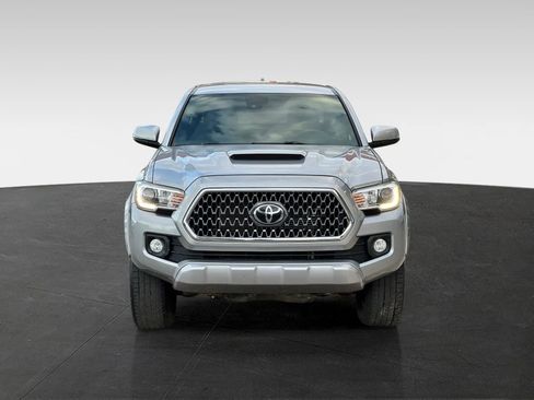 Used 2019 Toyota Tacoma SR5 AWD/4WD image 2