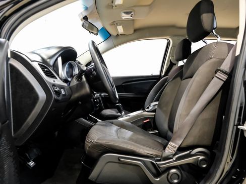 Used 2017 Dodge Journey SE image 4