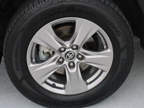 Certified 2022 Toyota RAV4 XLE image 9