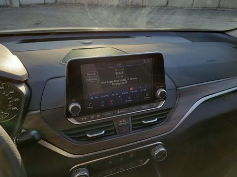 Used 2024 Nissan Altima 2.5 SV image 26