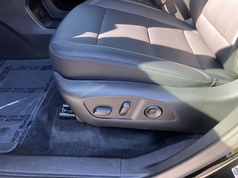 Used 2024 GMC Acadia Elevation image 17